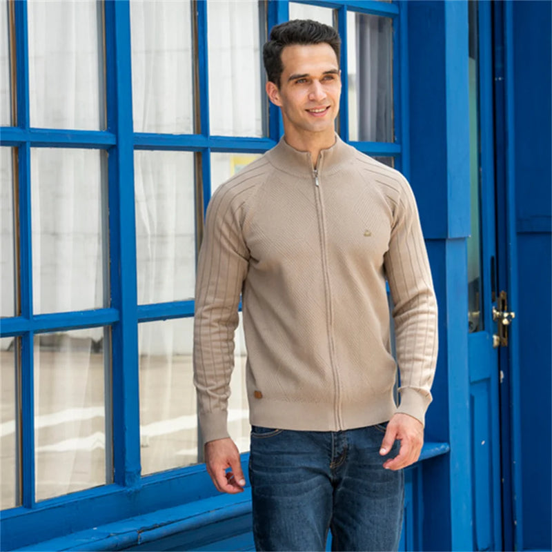 Jaqueta Masculina de Malha com Zíper Completo: Elegância e Conforto para os Dias Frios